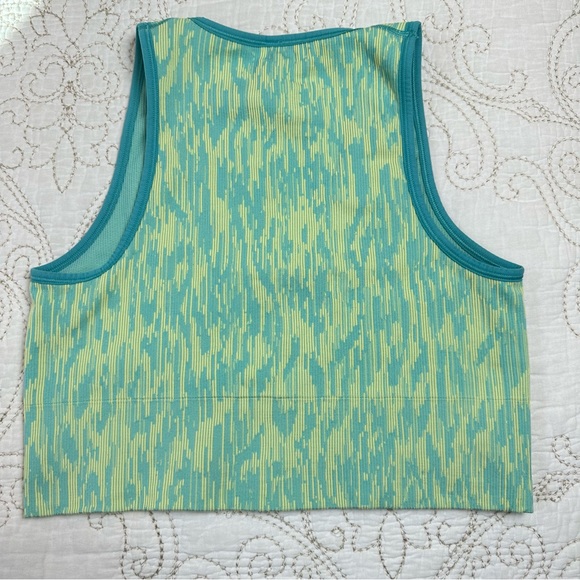 Athleta "Aurora" seamless crop ribbed tank - Picture 4 of 7